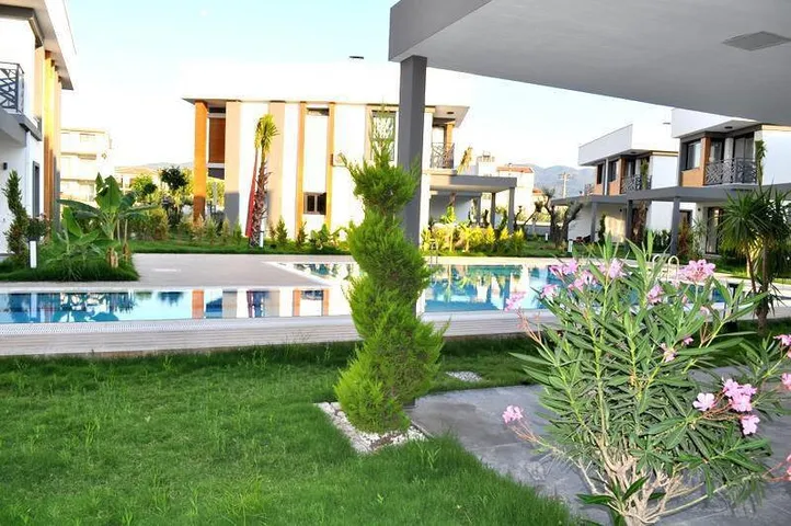 Chalet para 5 personas, con piscina y jardín - 1