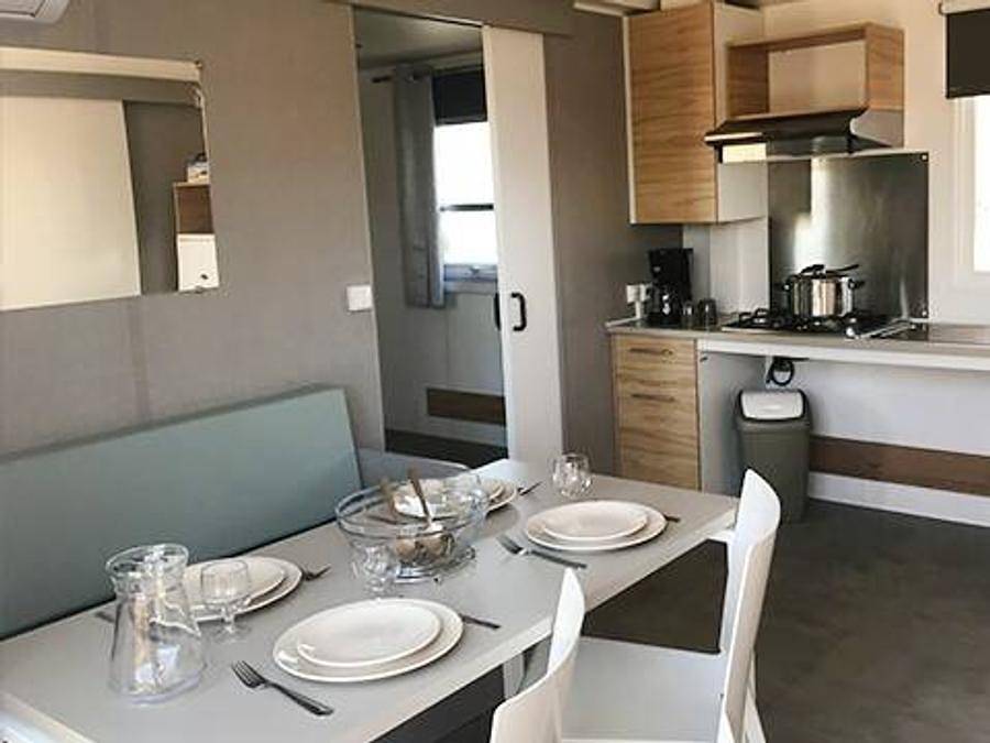 Camping L’Île du Rhin - Mobilhome 4 personnes - Mobil-home Pmr | Comfort | 2 Ch. | 4 Pers. | Terrasse surélevée | Clim. in Biesheim, Région de Colmar
