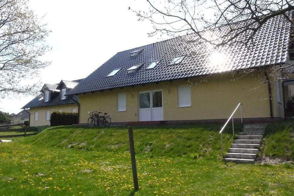 Entire apartment, Apartment for 4-6 persons, with garden, pets possible, a few minutes to the beach in Zempin, Usedomer Norden