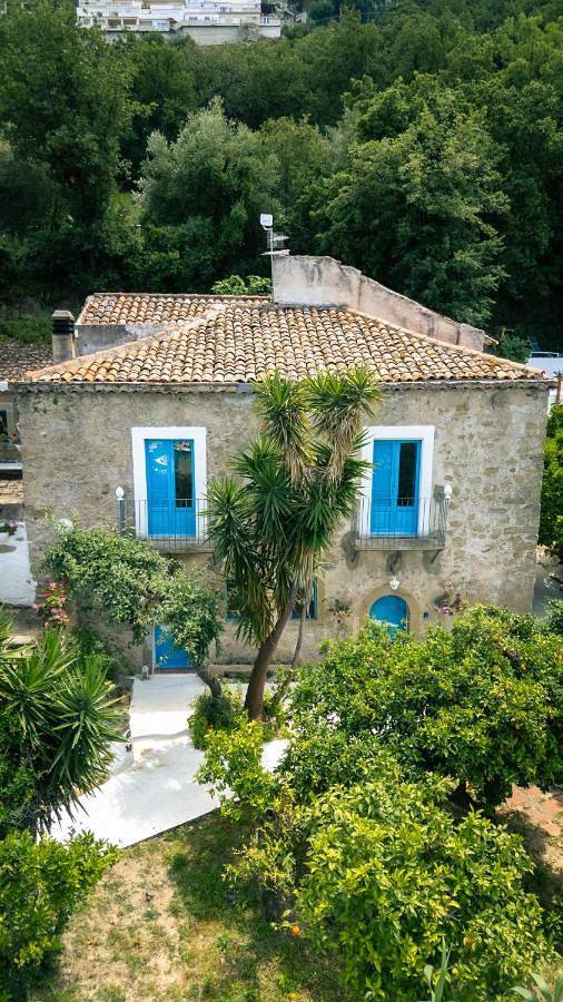 Ferienhaus für 5 Personen, mit Terrasse und Whirlpool sowie Garten und Pool