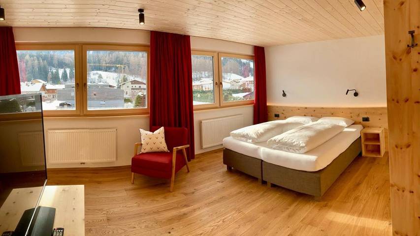 Appart’hôtel pour 4 personnes, avec Balcon et Terrasse ainsi que Jardin et Vue à San Candido