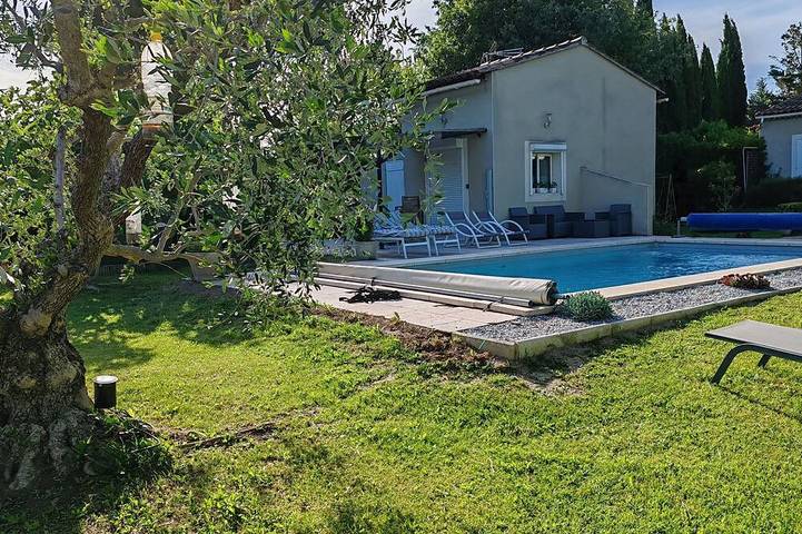 Maison de vacances pour 5 personnes, avec jardin et jacuzzi ainsi que piscine et terrasse