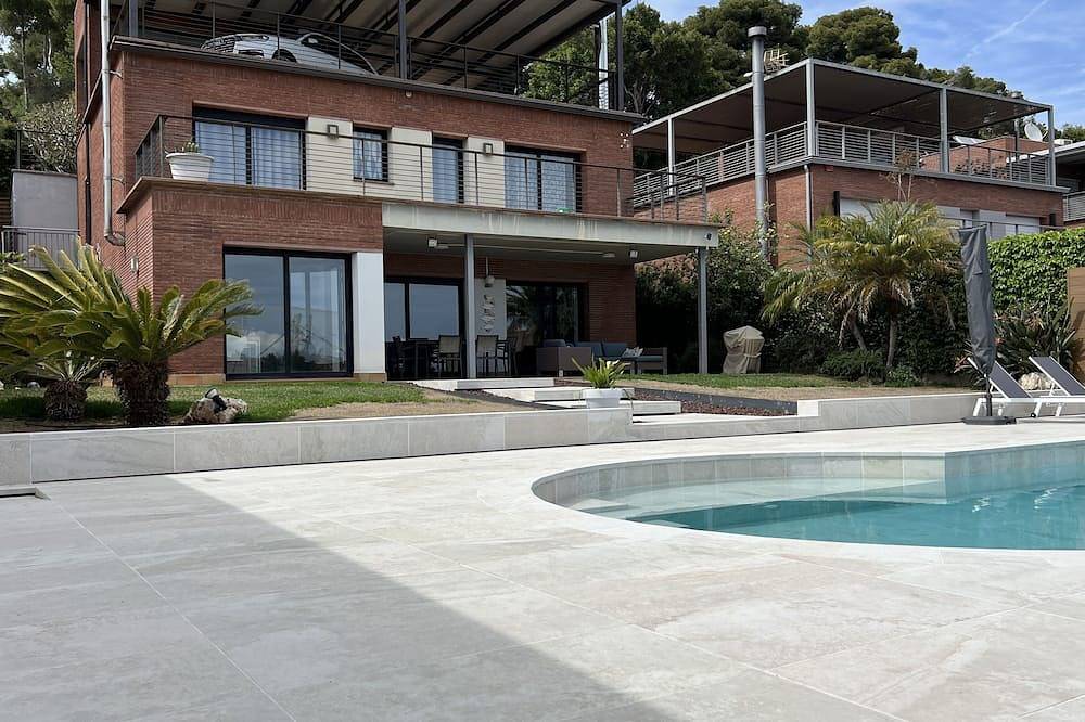 Castelldefels: Haus mit Pool und privatem Garten in Castelldefels, Baix Llobregat