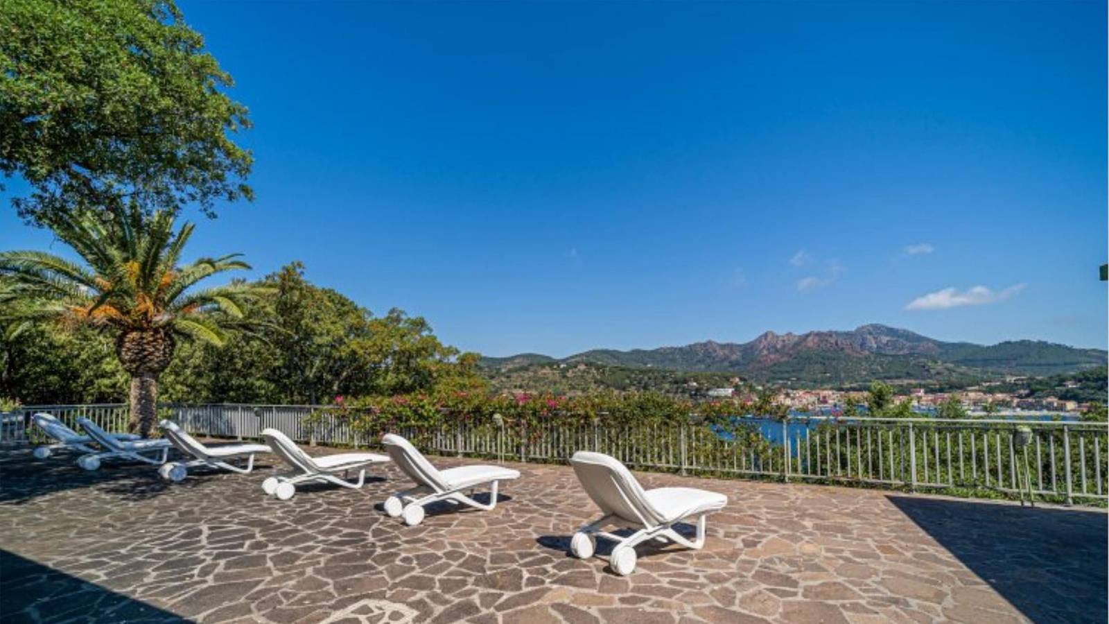 Prestigious private villa sleeping 12 located in a panoramic position with private access to the sea-Villa Rosa Naregno in Naregno, Ile d'Elbe