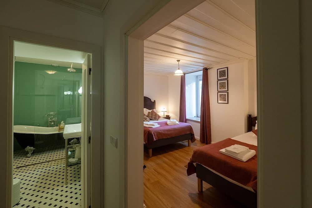 Caminho Gerês | Heritage Eco-Cottage - jacuzzi in Lindoso, Gerês