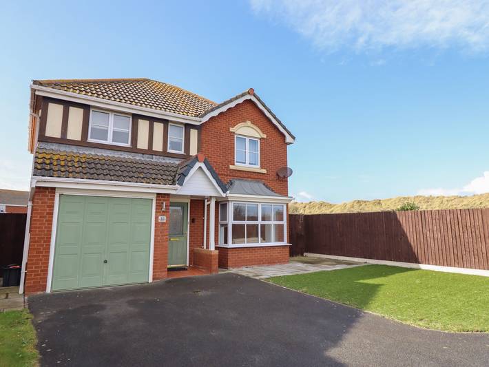 Log cabin for 8 people, with garden in Prestatyn