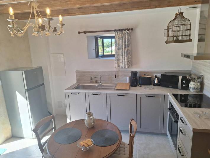 Location de vacances pour 2 personnes, avec vue ainsi que jardin et terrasse, animaux acceptés à Saint-Bonnet-sur-Gironde - 4