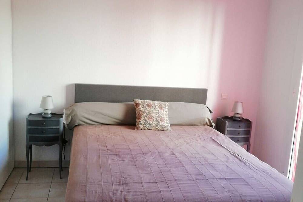 Entire apartment, Charming T2 with terrace and small garden in Ajaccio, Ajaccio region