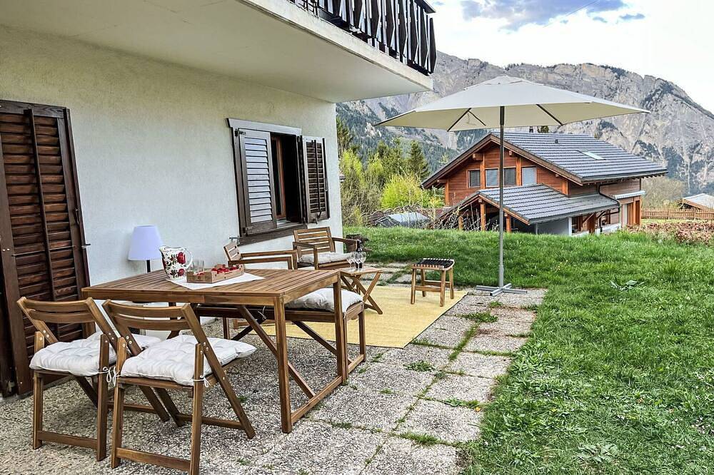 Wunderbares alleinstehendes Ferienhaus für 6 Gäste mit  W-Lan, Tv, Terrasse und Parkplatz in Ovronnaz, Chamoson