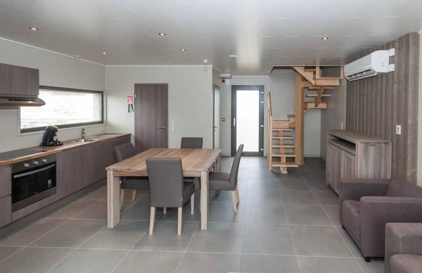 Zecamping 4 étoiles animé pet friendly hammam locatif Tv Lv clim 70m2 in Froidchapelle, Henegouwen