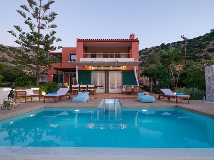 Villa für 6 Personen, mit Balkon und Terrasse sowie Garten und Pool in Malia