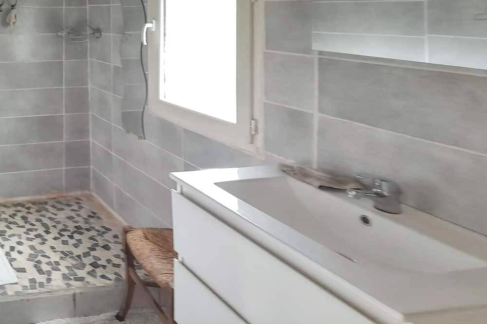 Entire apartment, Homerez - Comfortable studio in Bellerive-sur-Allier in Bellerive-sur-Allier, Vichy region