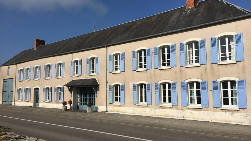 Location de vacances pour 16 personnes, avec Terrasse ainsi que Jardin et Vue sur le lac à Le Dézert