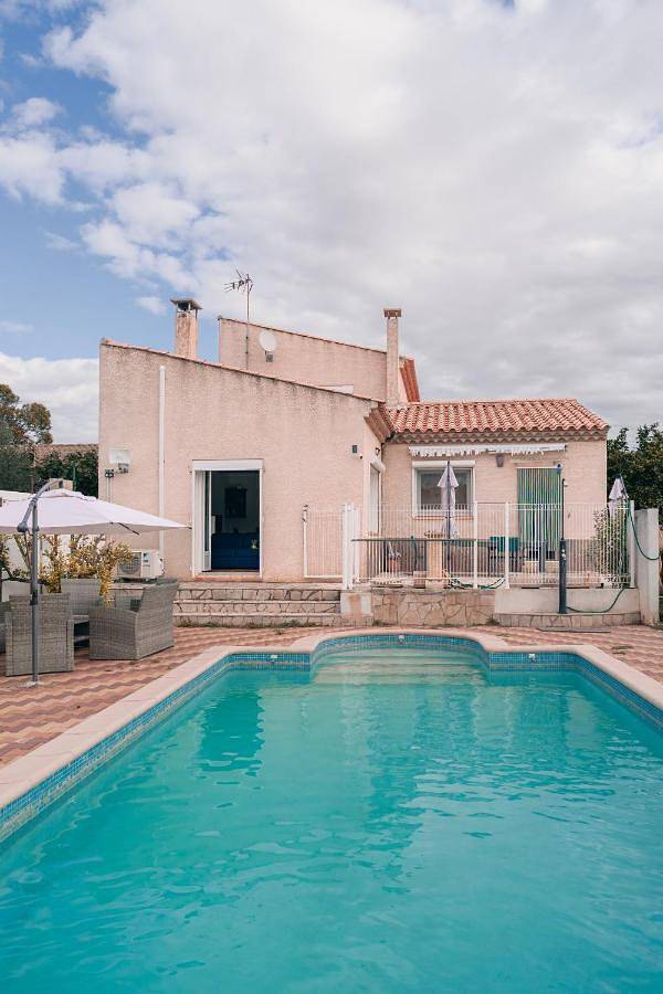 Villa pour 12 personnes, avec Terrasse ainsi que Jardin et Piscine