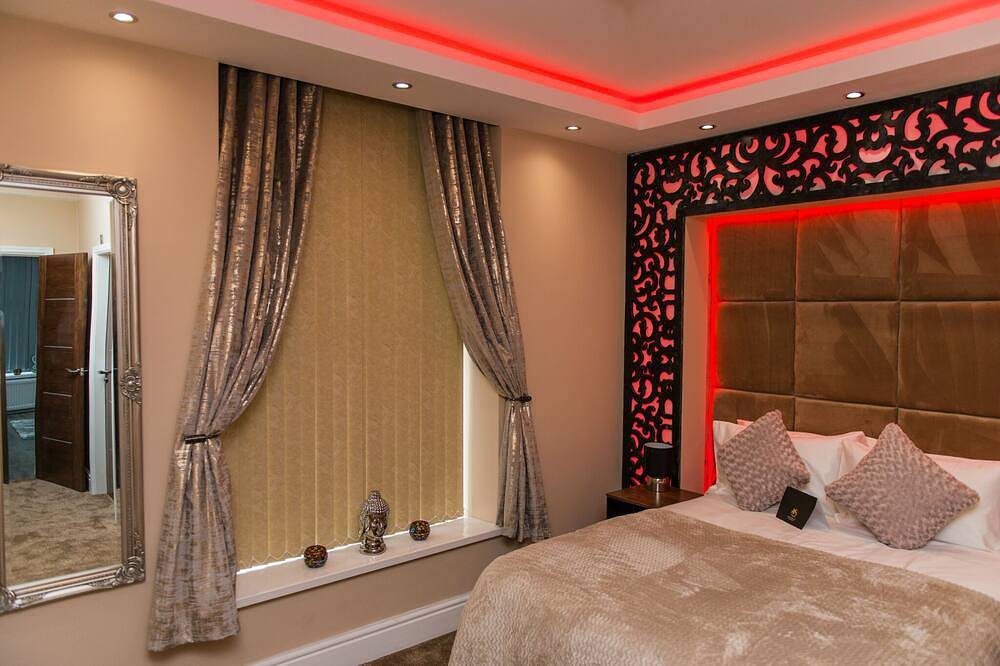 Entire apartment, Aphrodite Suites Grand Spa Suite Jet Spa Apartment in Huddersfield, West Yorkshire