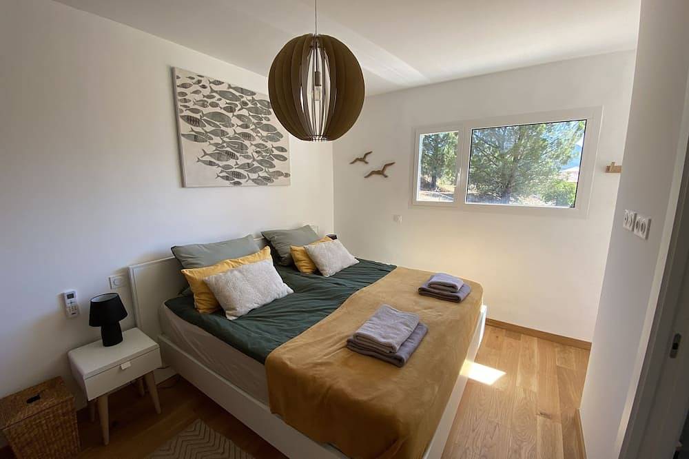 Luxurious apartment with panoramic views and heated pool - near Calvi in Calenzana, Calvi e dintorni