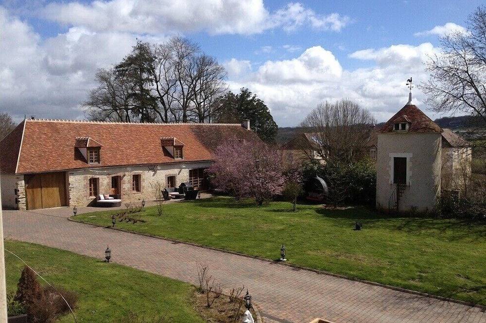 Charming gîte 170m² with cinema & Spa, 8/10personnes in Perrigny, Région d'Auxerre