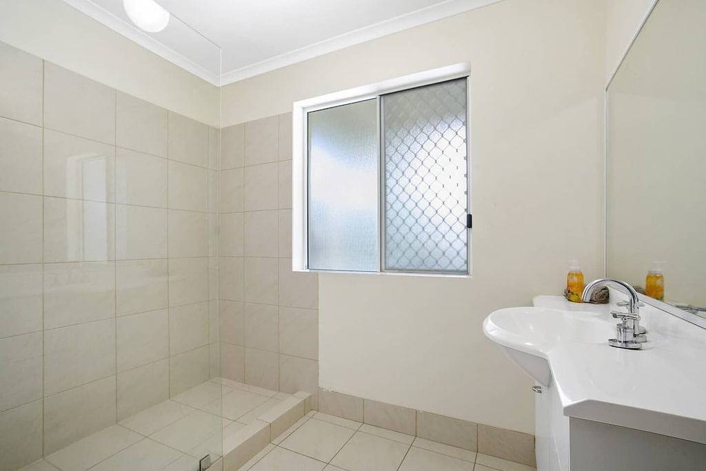 Ganze Wohnung, Sundowner @ Sunrise - Gehen Sie zum Strand in Sunshine Beach, Noosa