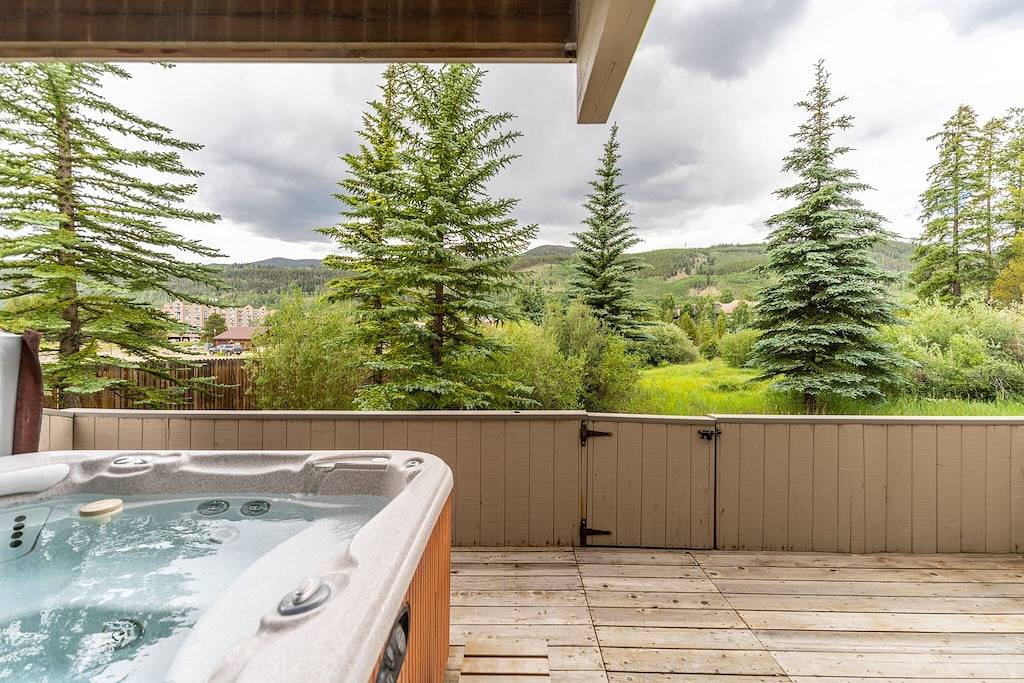Townhome w/ Private Hot Tub & Deck with Slope Views & Short Walk to Lifts! in Arapahoe Basin