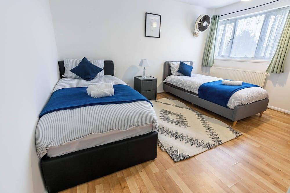 3 Bedroom house with free Private parking, Aylesbury, Dalston cl in Aylesbury, Buckinghamshire