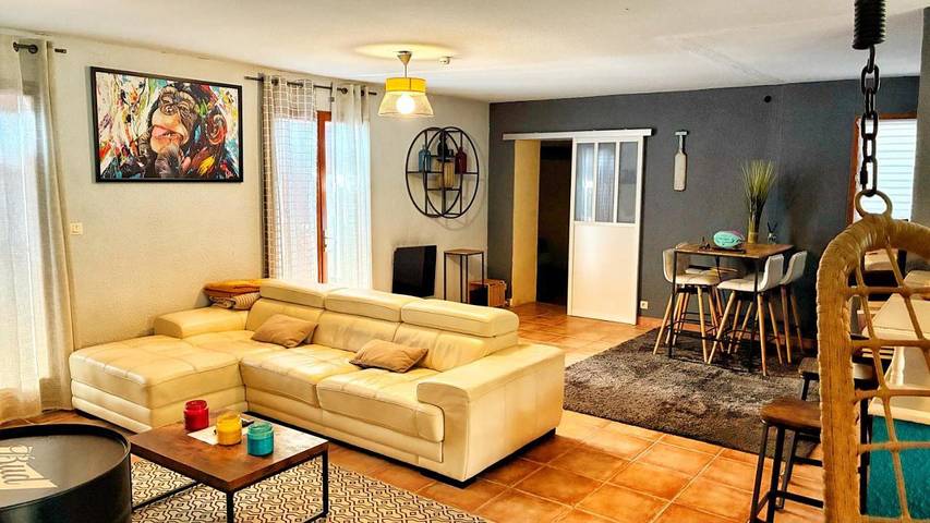 Location de vacances pour 6 personnes, avec Jacuzzi et Terrasse ainsi que Jardin et Piscine dans Campsas