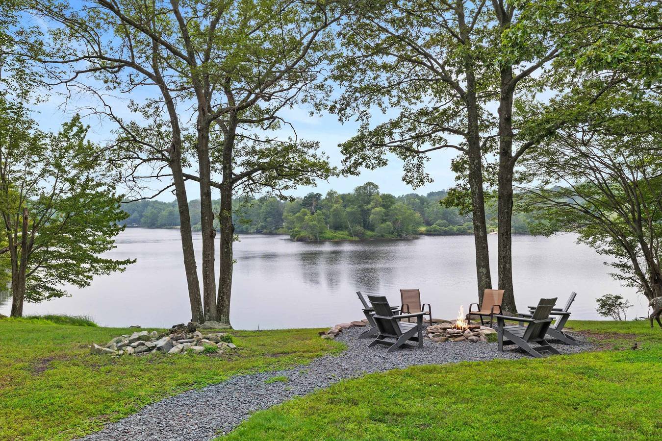 Lakefront with Hot Tub Mins2 Camelback Ski Resort in Long Pond
