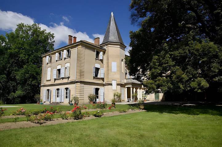 Gîte pour 15 personnes, avec jardin à Hauterives