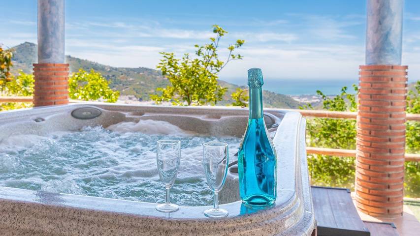 Ferienhaus für 10 Personen, mit Balkon/Terrasse und Whirlpool sowie Pool in Sayalonga - 4