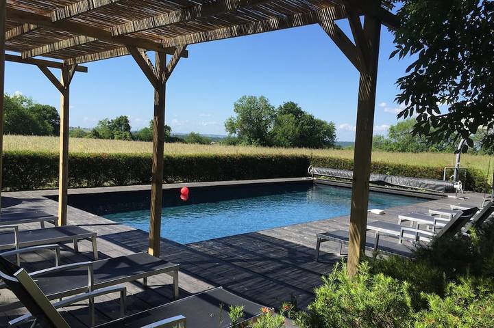 Location de vacances pour 15 personnes, avec Jacuzzi ainsi que Terrasse et Jardin à Montazeau