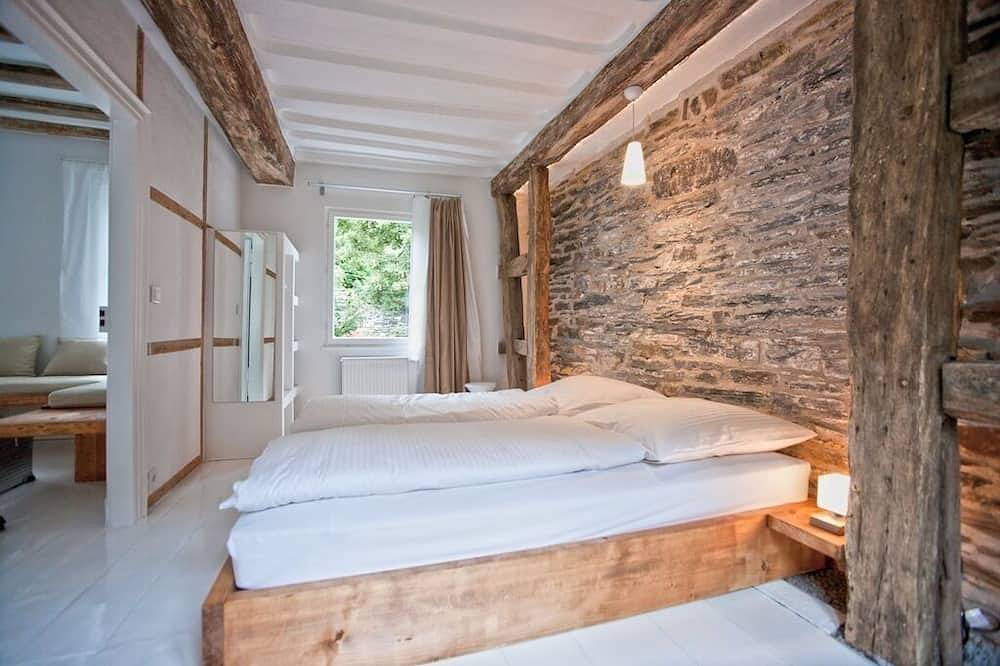 Bleibe Fachwerkhaus 18. Jhdt., modernes Design, Terrasse, Flussgrundstück in Monschau, Naturpark Hohes Venn-Eifel