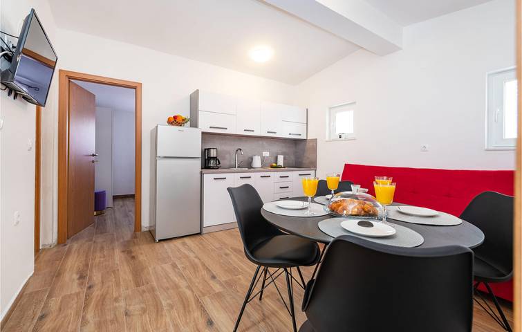 Ferienwohnung für 4 Personen, mit Terrasse in Razanac - 2