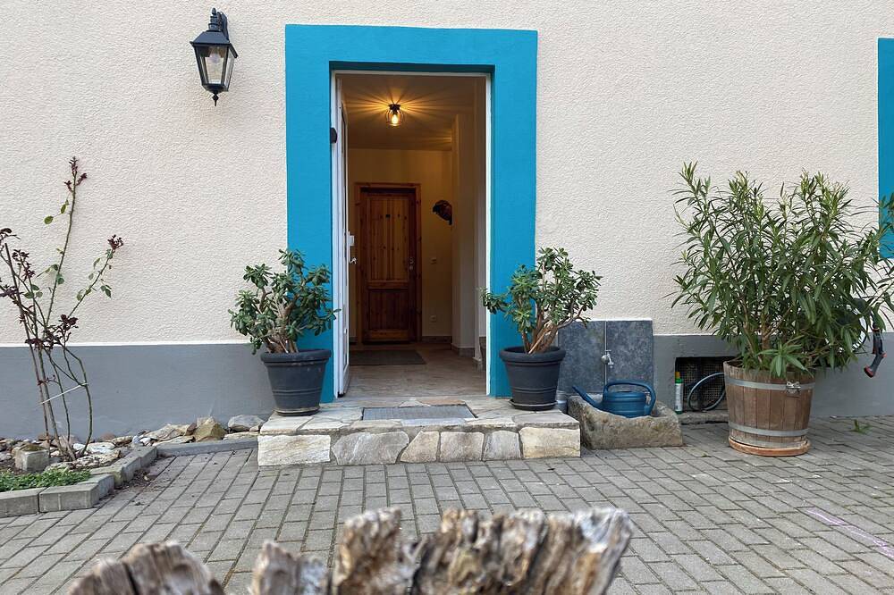 Ganze Wohnung, Einzelzimmer mit Bad und Gemeinschaftsküche im Hofgohlis in Cossebaude, Dresden