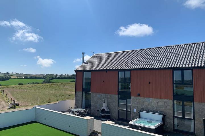 Log cabin for 8 people in Mullion