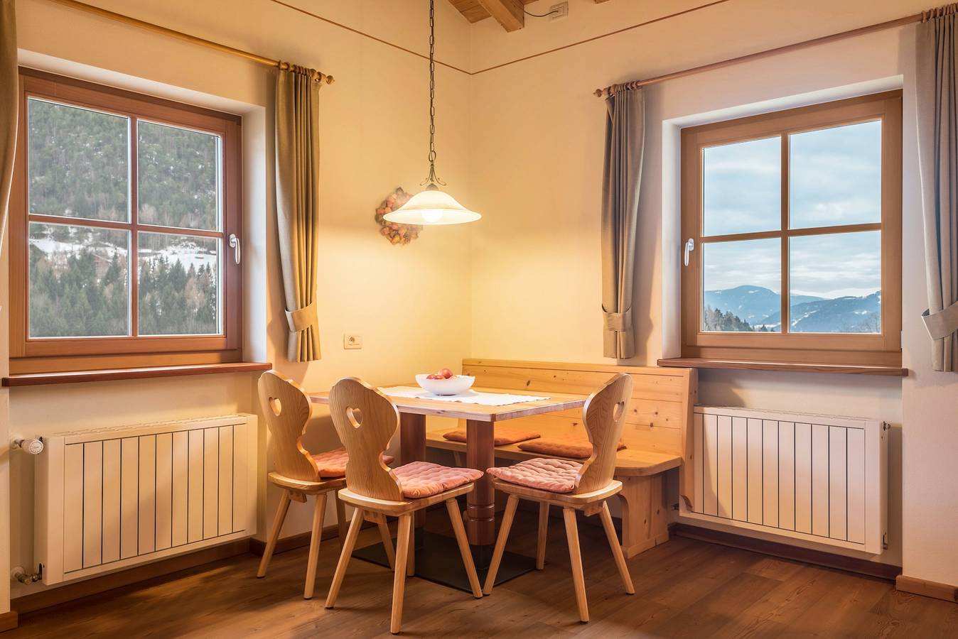 Ganze Wohnung, Willkommen auf dem Bauernhof - "Fewo Vajolet Paalhof" mit Blick auf die Berge in Kastelruth, Dolomiti Superski