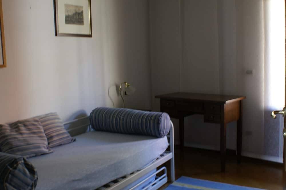 Entire apartment, Lakefront apartment in downtown Stresa with magnificent views in Stresa, Comune di Stresa