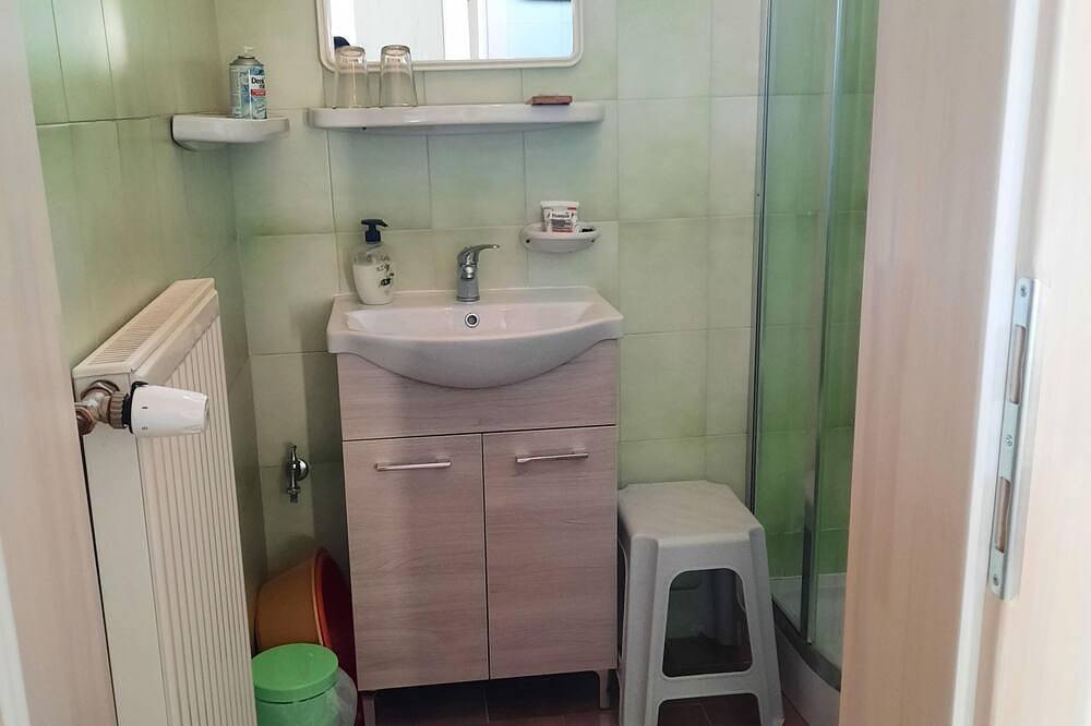 Ganze Wohnung, In Bük im Parterre mit Garten in Bük, Komitat Eisenburg