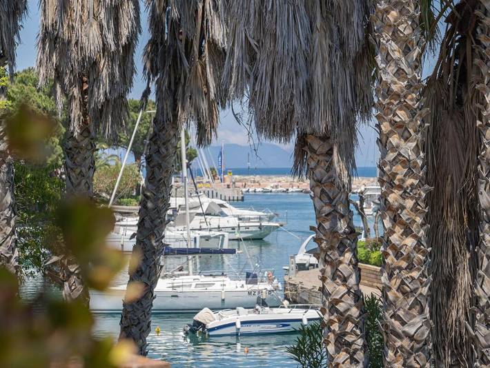 Appartamento per 4 persone, con Terrazza e Piscina nonché Panorama a Tonnarella