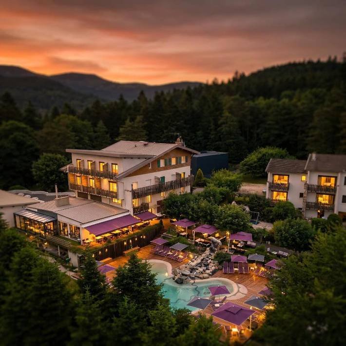 Hôtel pour 3 personnes, avec jardin et sauna ainsi que piscine et jacuzzi, adapté aux familles