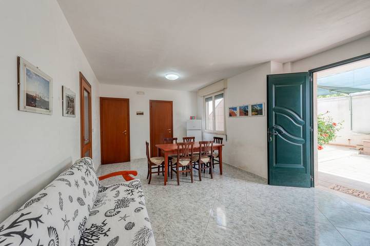 Apartamento inteiro, Apartamento 'Carlo' com terraço privado e ar condicionado in Manduria, Golfo de Taranto