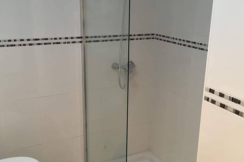Entire apartment, 1 Bed Apt, Puerto Del Carmen, swimming pool, Wifi, sea views. in Puerto del Carmen, Tías