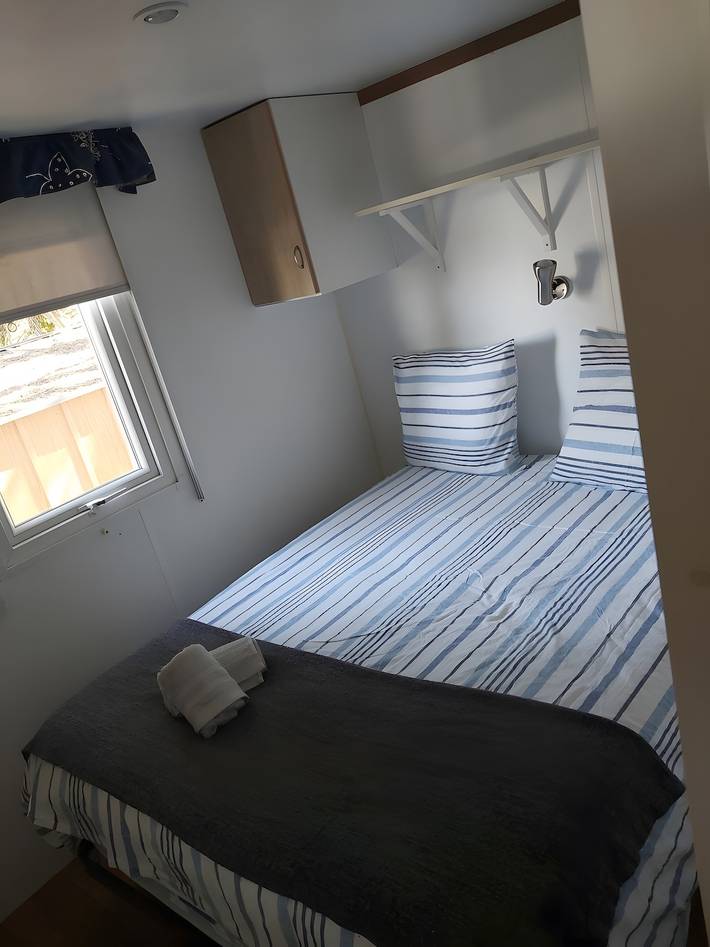 Mobile Home 'L Escale Cocooning D'hourtin' with Shared Pool and Private Terrace in Hourtin, Lesparre-Médoc region