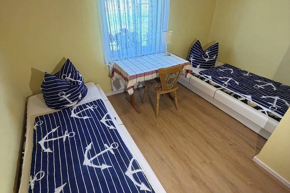 Ganze Wohnung, Komfortabel, preiswert, ruhig, am Hafen mit Wiesen umgeben, Haustiere willkommen in Pruchten, Vorpommern-Rügen