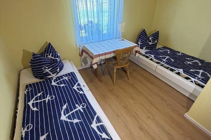 Appartement entier, Confortable, abordable, calme, entouré par le port avec prairies, les animaux domestiques in Pruchten, Vorpommern-Rügen