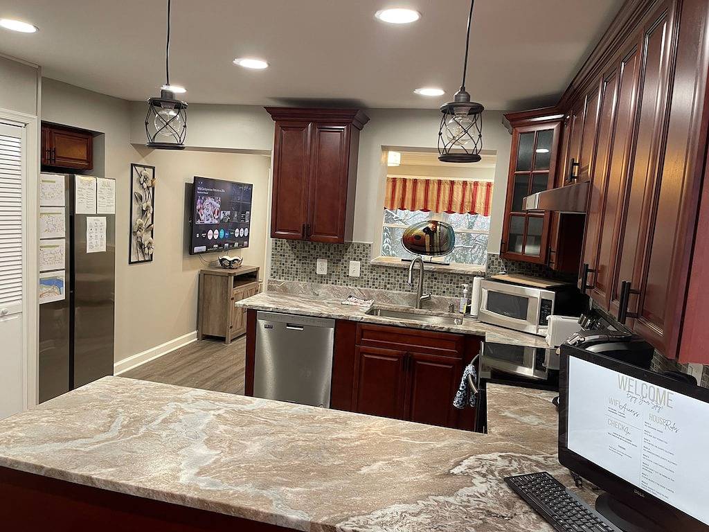 Newly Renovated Modern & Cozy Townhome conveniently located in Rosslyn - Parking in Arlington (VA), Arlington County