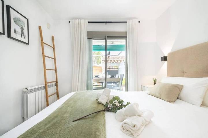 Ganze Wohnung, Modernes Apartment mit großem Patio | Maria by Palmera in Sant Pere de Ribes, Garraf