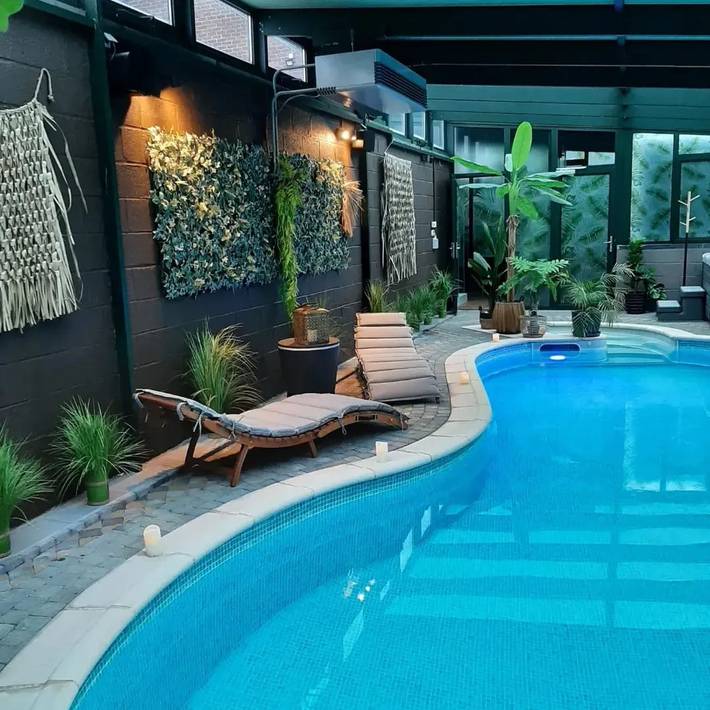 Vakantiehuis voor 4 personen, with Whirlpool and Terras as well as Tuin and Zwembad in Wallonië