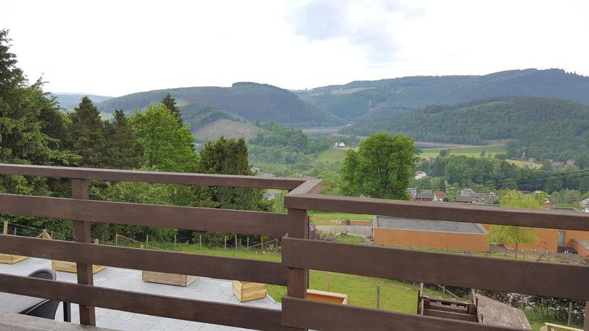 Location de vacances pour 8 personnes, avec vue et jardin ainsi que vue sur le lac et sauna dans Petit Coo - 4