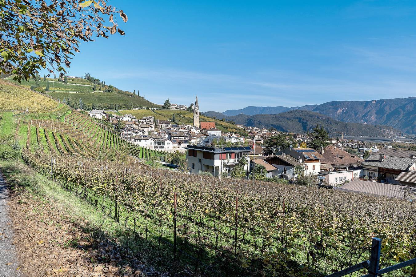 Appartamento intero, Appartamento 'Rungg' con vista sulle montagne, terrazza condivisa e Wi-Fi in Termeno sulla Strada del Vino, Alpi della Val di Non