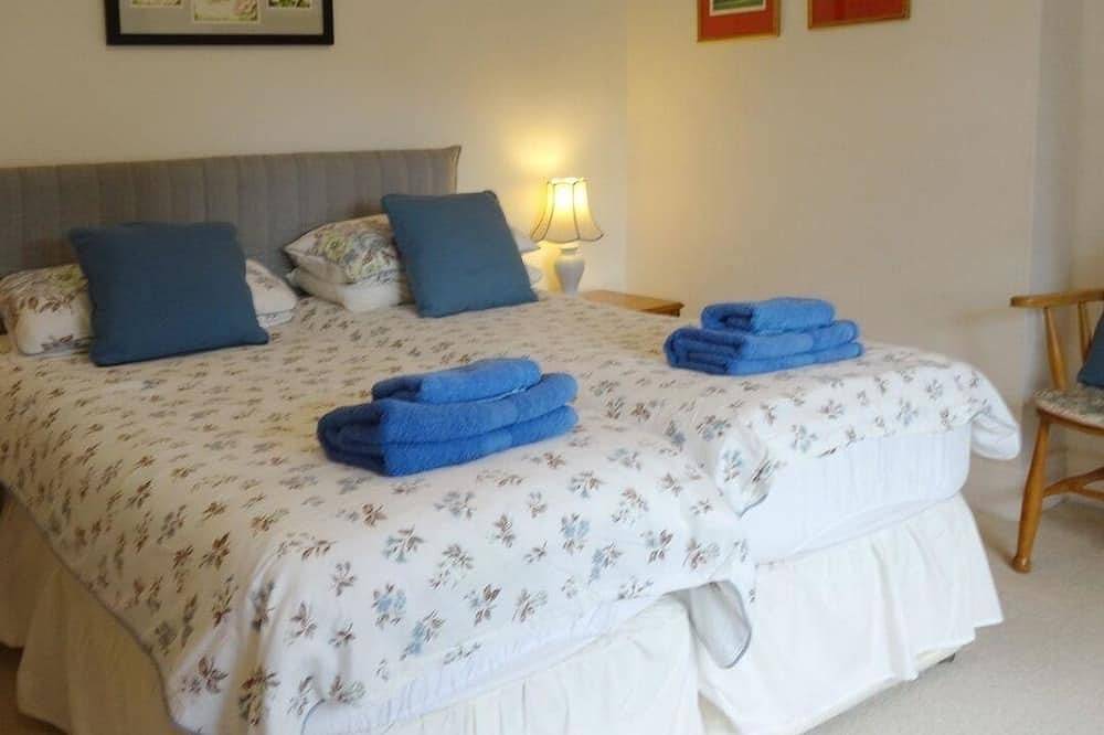 Susannas Apartment, family friendly, with a garden in Rosudgeon in Cornwall