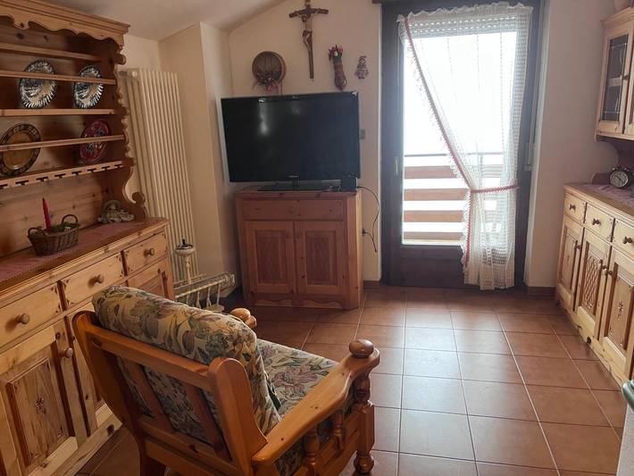 Apartamento inteiro, Apartamento 'O Refúgio do Brunone' com vista montanha, varanda e Wi-Fi in Valda (Itália), Altavalle